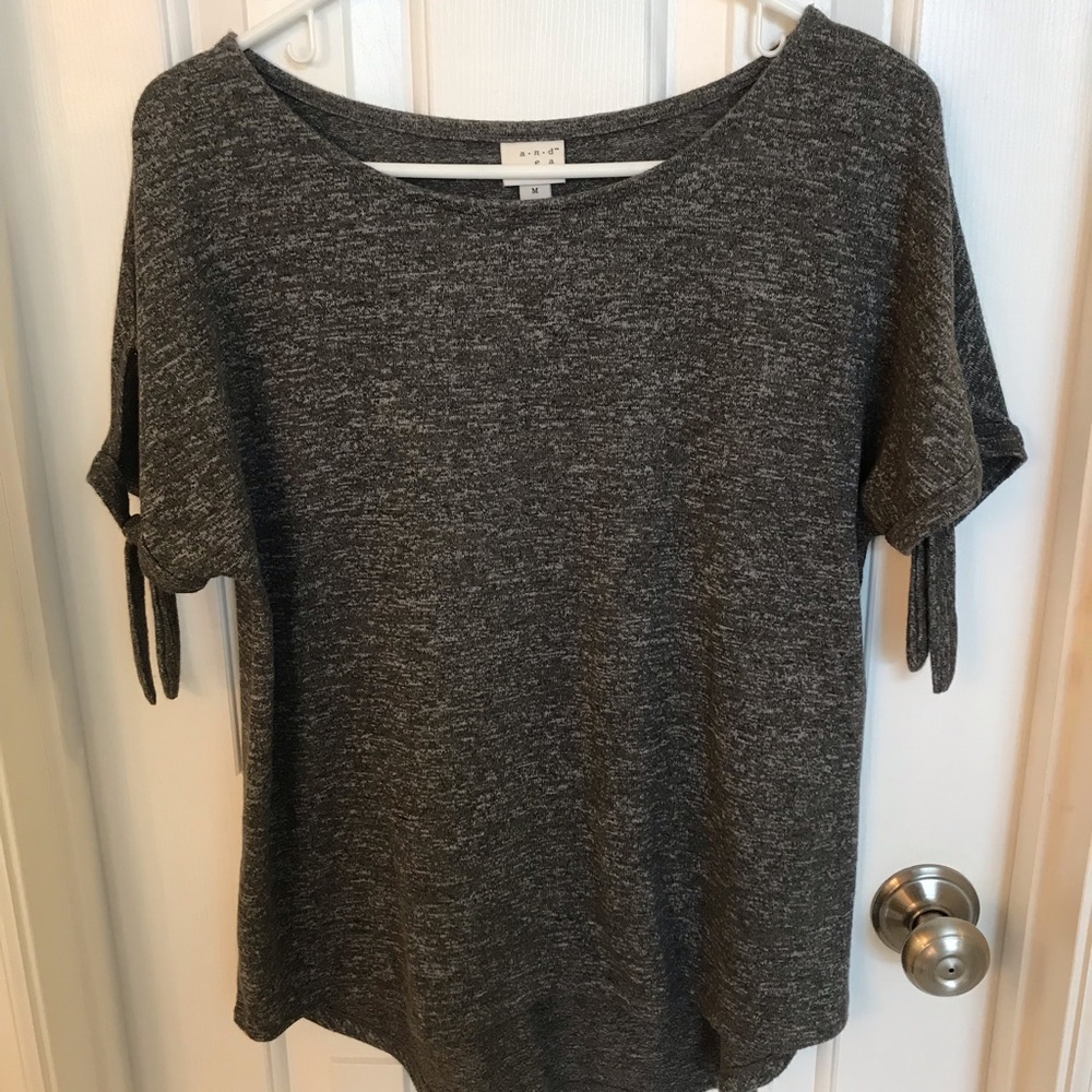 Short sleeve top